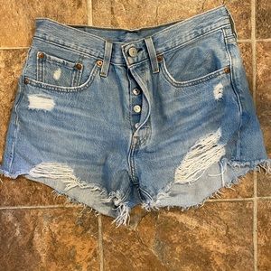 Levi jeans shorts size 27